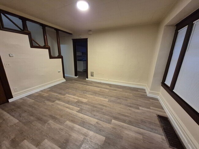 Building Photo - 205-207 Magee Ave