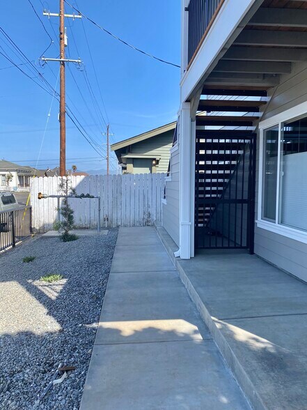 Building Photo - 1318 6th St