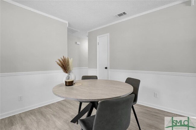 Building Photo - 20 Quail Forest Dr