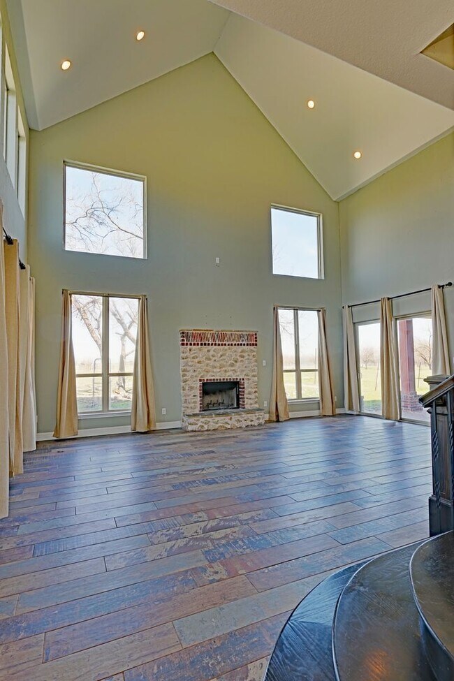 Building Photo - 10720 FM1385