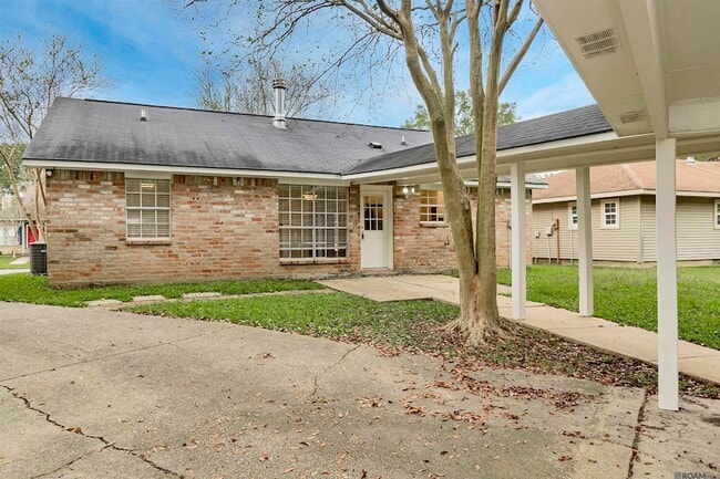 Building Photo - 15146 Cocodrie Ave