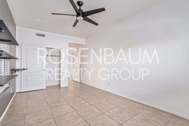 Building Photo - Gorgeous 3-bedrooms, 2-baths home in the d...