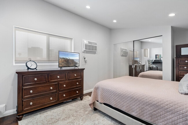 Building Photo - 1440 Veteran Ave