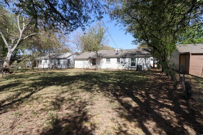 Building Photo - 1512 White Ave