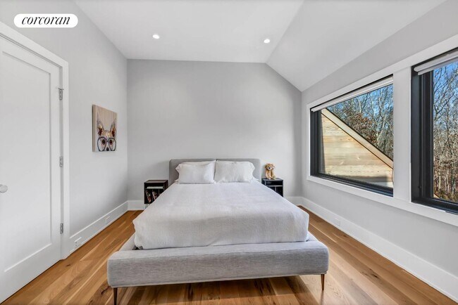 Building Photo - 24 Hedges Ln