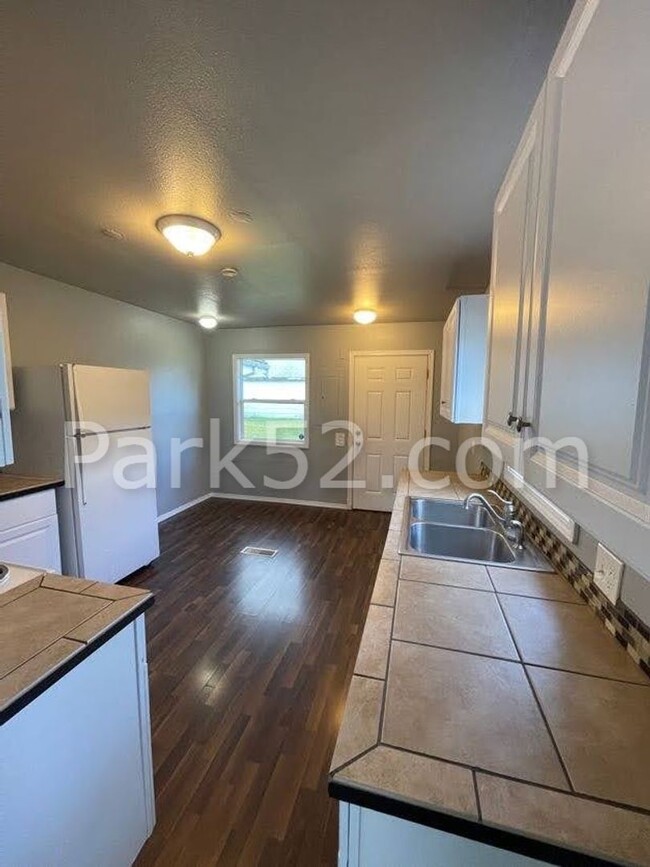 Building Photo - Charming 3 Bed 1 Bath Large Craftsman Styl...