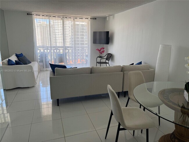 Building Photo - 3113 S Ocean Dr