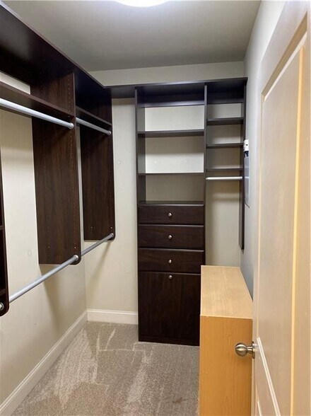 Building Photo - 901 Abernathy Rd NE