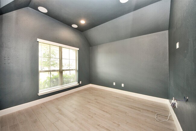 Building Photo - 2130 Coyote Run Dr