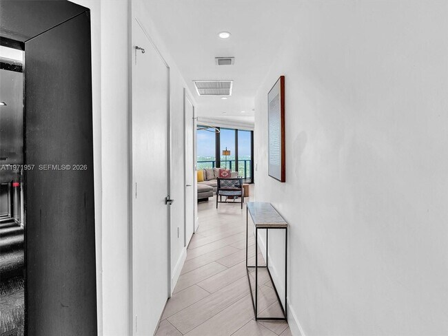 Building Photo - 121 NE 34th St