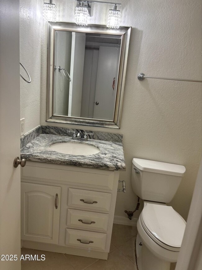 Building Photo - 1333 E Morten Ave