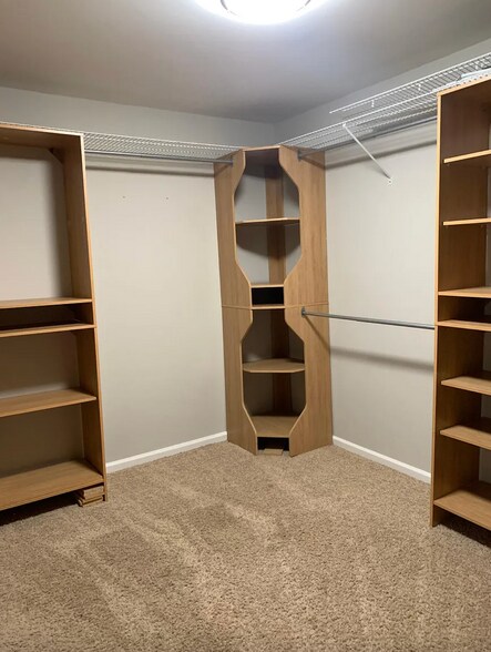 Building Photo - 864 Shadowridge Dr SE