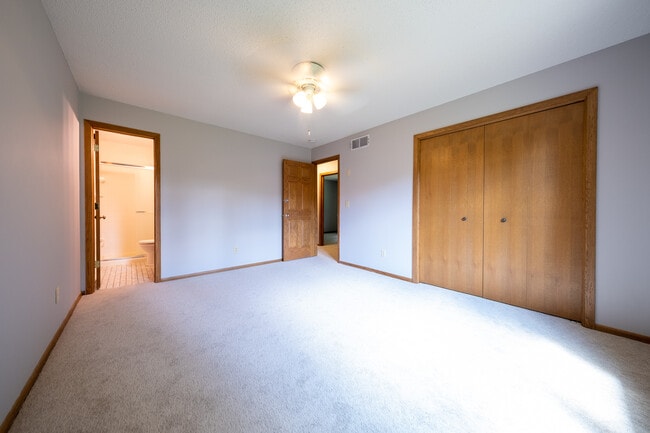 Building Photo - 17420 Barrington Ct