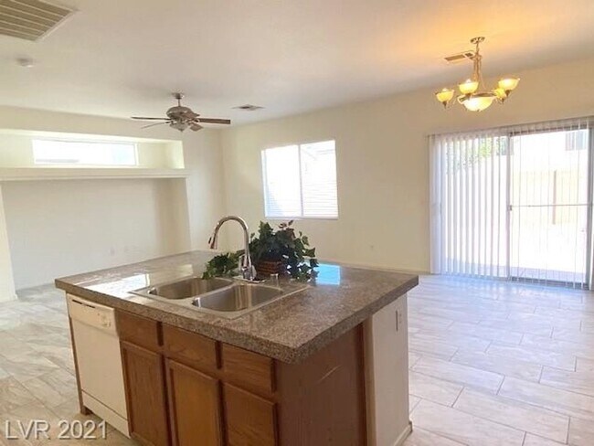 Building Photo - Gated Community! Fabulous 4 Bedrooms Plus ...