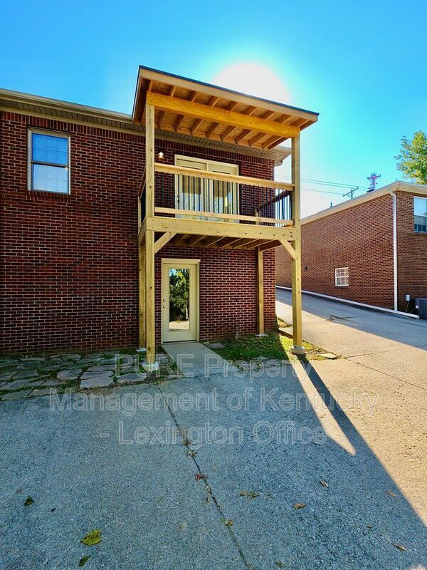 Building Photo - 1322 Lancaster Rd
