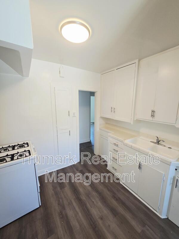 Building Photo - 1457 E Wilson Ave