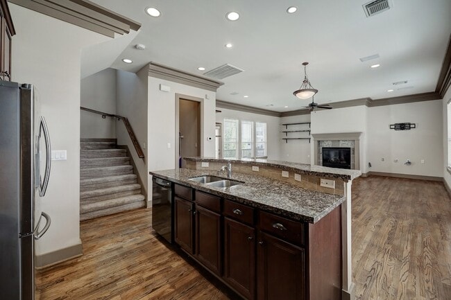 Building Photo - 953 Patterson St