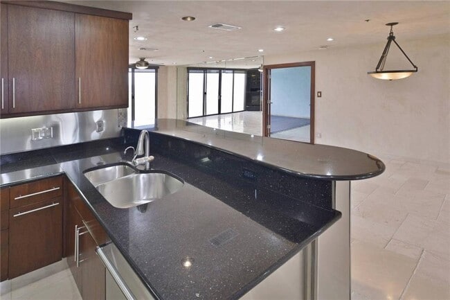 Building Photo - 40 N Interstate Hwy 35