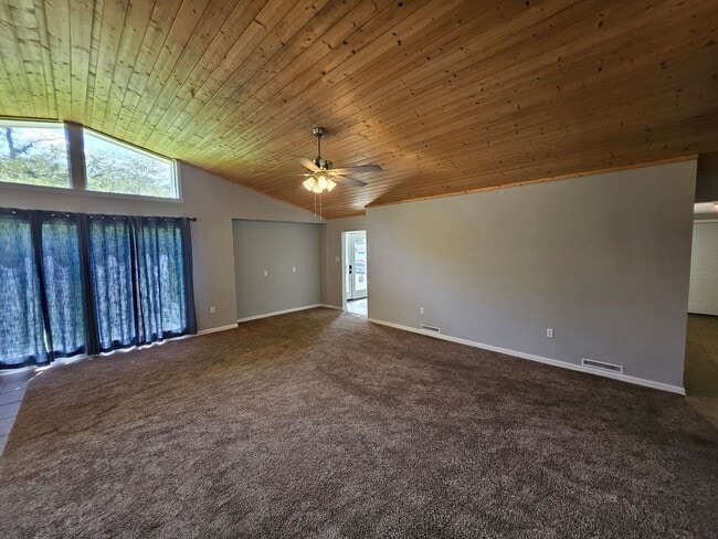 Building Photo - 403 S Texas St