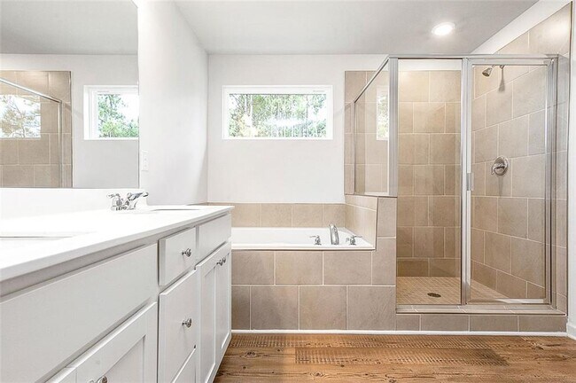 Building Photo - 410 Pt Pl Dr