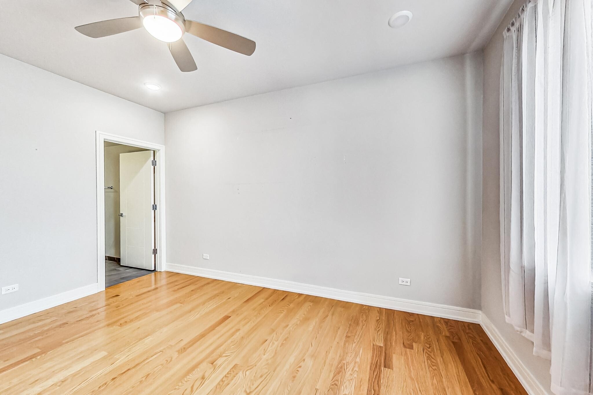 Building Photo - 1641 W Grand Ave