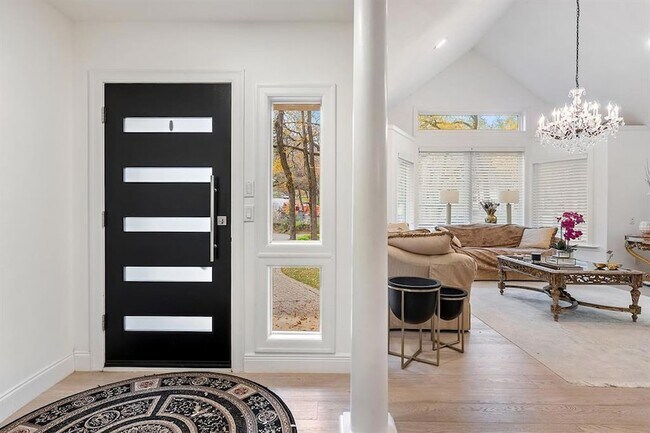 Building Photo - 1703 Meadowbrook Dr