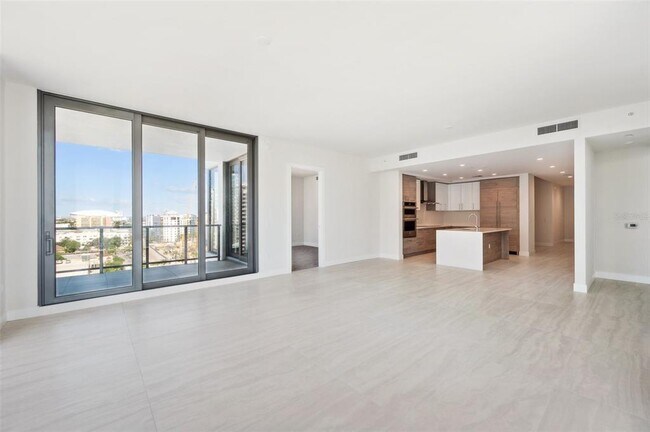 Building Photo - 301 1st St S