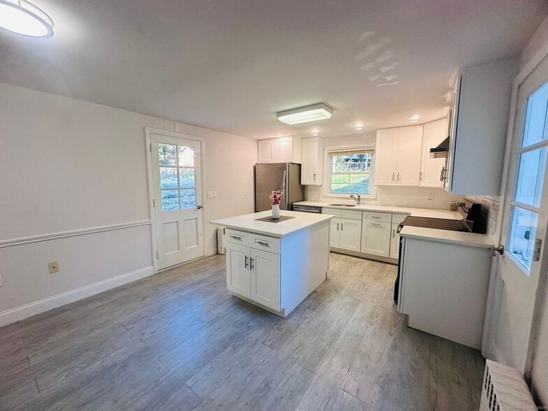 Building Photo - 37 Weed St