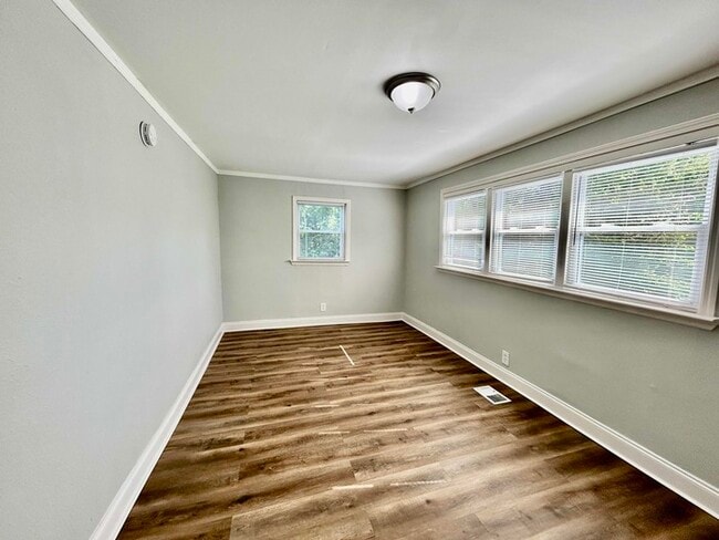 Building Photo - 29 Chappell Rd NW