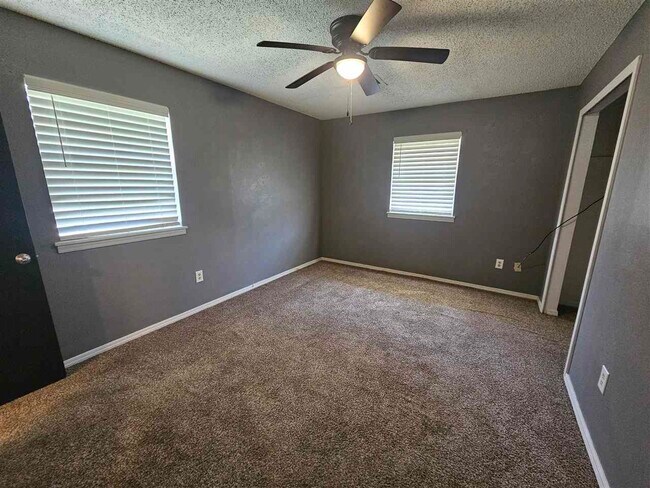 Building Photo - 3202 SE Footman Ln