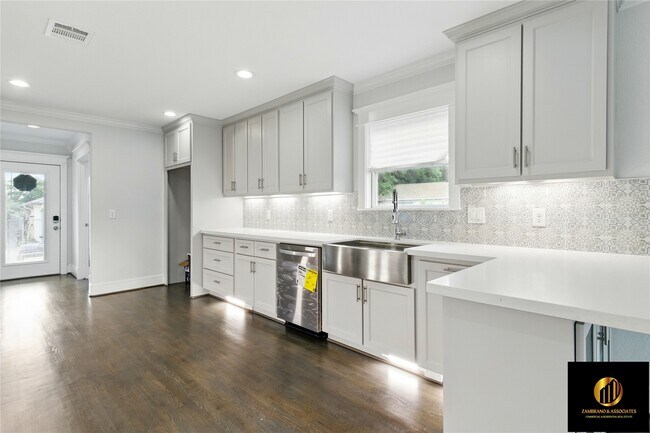 Building Photo - 522 Caplin St