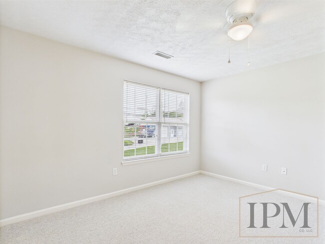 Building Photo - Available Now!- 3 Bedroom Home in Eastern ...