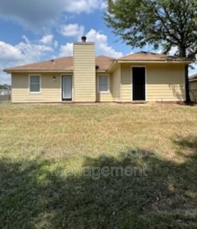 Building Photo - 5766 Spanish Oak Dr