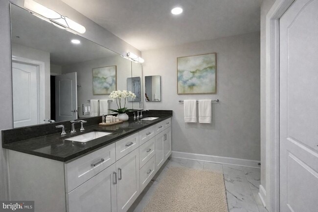 Building Photo - 502 W Broad St