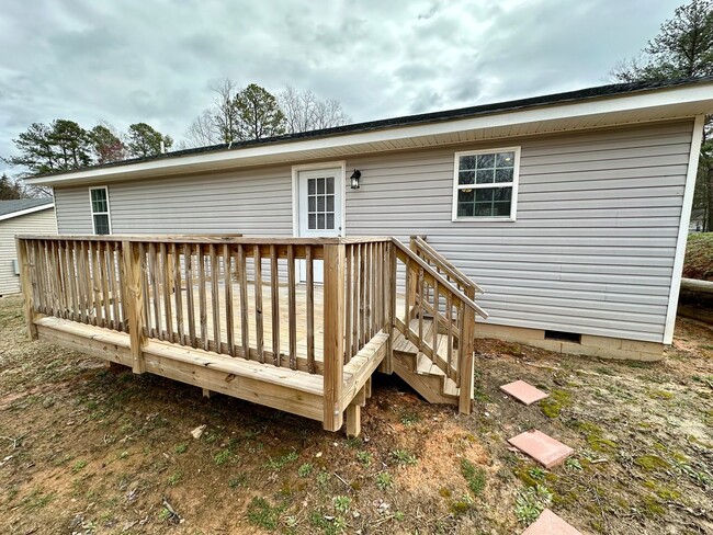 Building Photo - 3 Bedroom 2 Bathroom Home in South Hill, VA