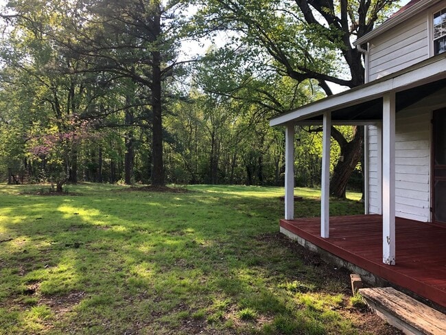 Building Photo - Fully Renovated Farmhouse in Moseley