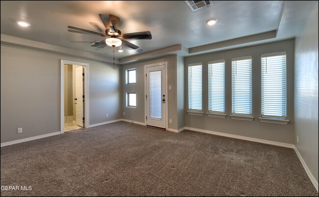 Building Photo - 600 Logwood Ave