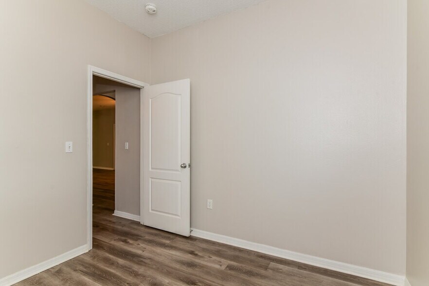 Building Photo - 3703 Cinnamon Fern Loop