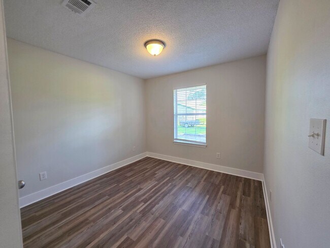 Building Photo - 5008 Orlando Ct