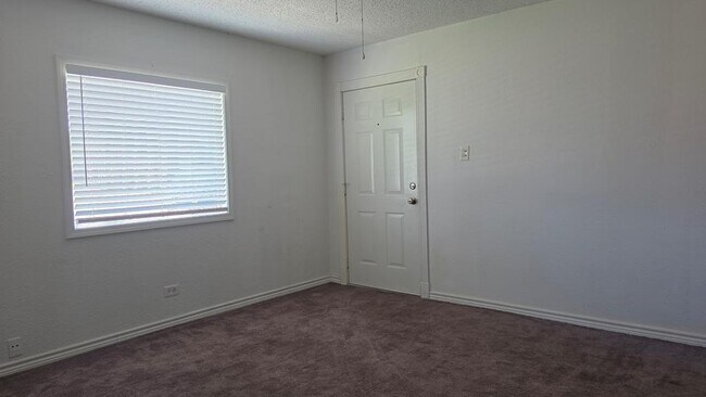 Building Photo - 3208 W Kansas Ave