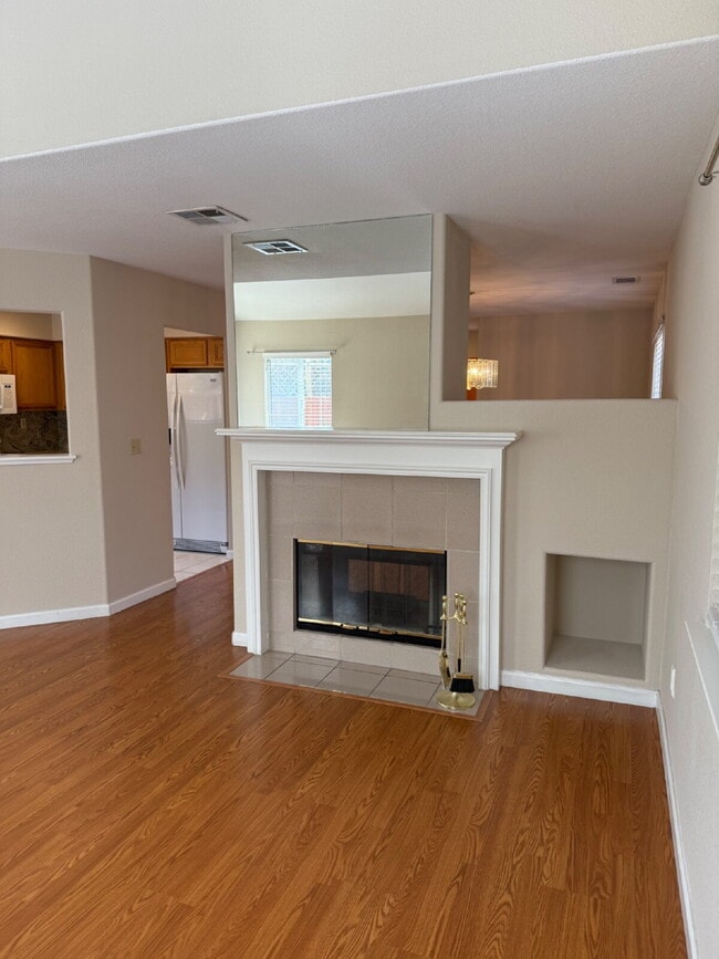 Building Photo - Charming 3 Bedroom 2.5 Bathroom Home in Pr...