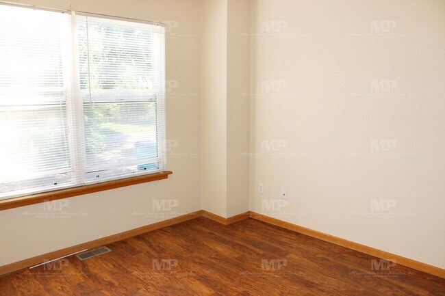 Building Photo - Bring three of your friends!