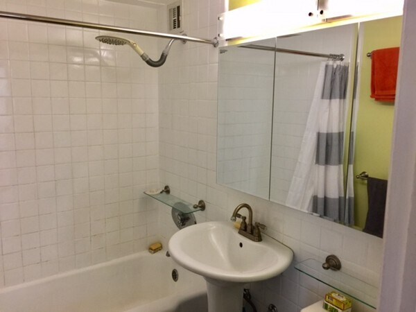 Building Photo - 112 Pinckney St