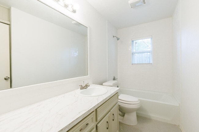 Building Photo - 4407 75th Dr