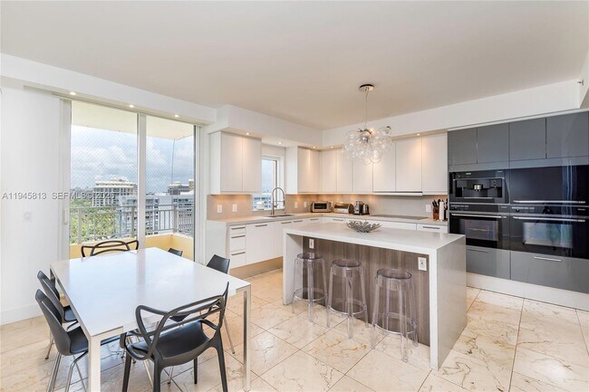 Building Photo - 791 Crandon Blvd