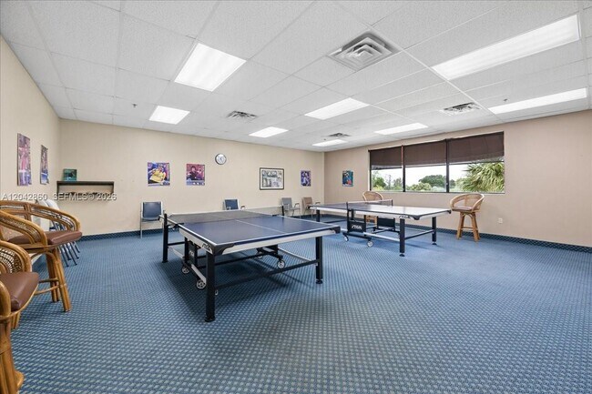 Building Photo - 800 S Hollybrook Dr