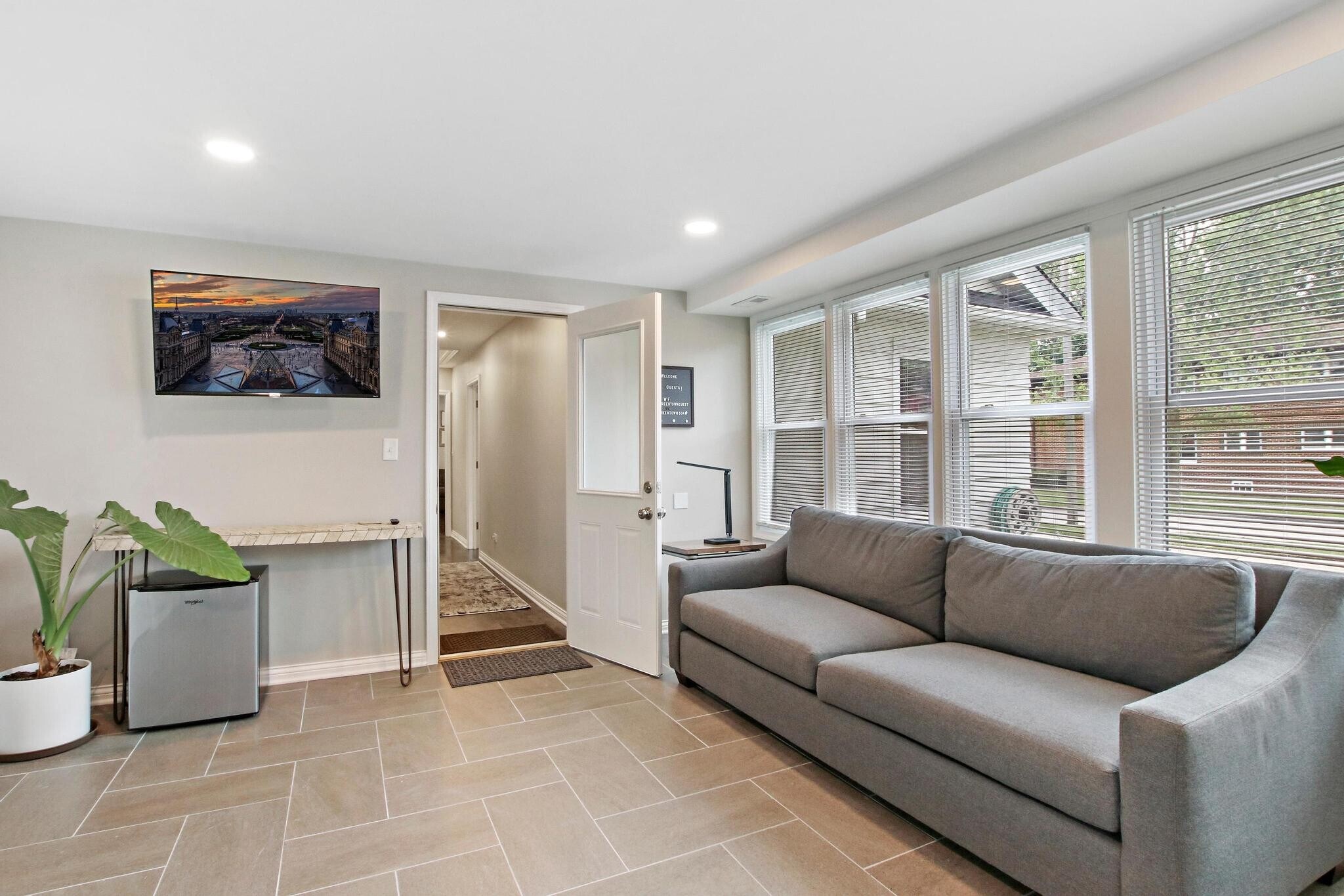 Building Photo - 500 W Pacific Ave