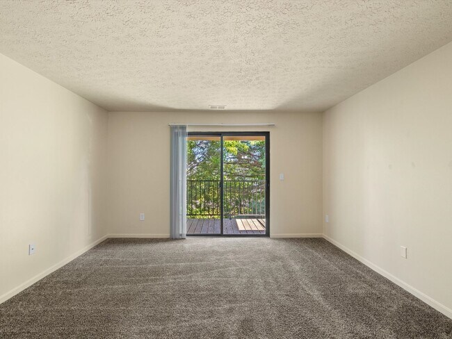 Building Photo - Live 5 Minutes from HONDA********** Rent $1324/mo*********Restaurants and Grocery Around the corner