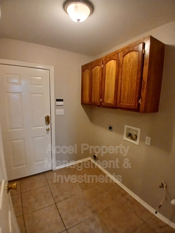 Building Photo - 3216 Ginger Ave