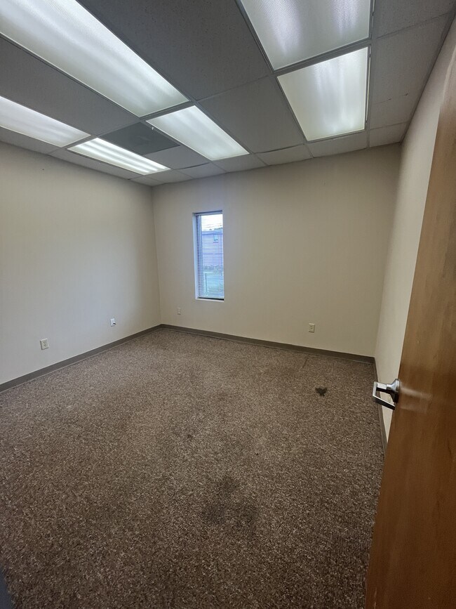 Building Photo - 2312 S Main St